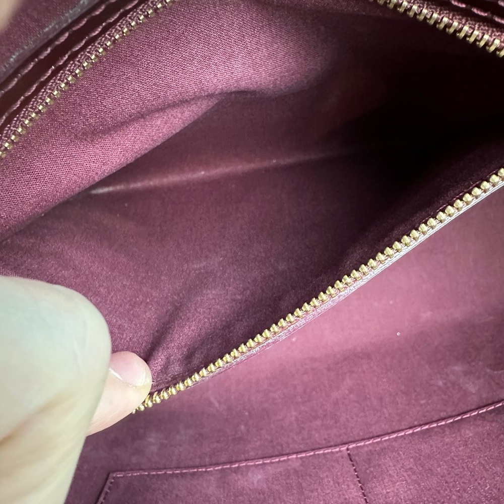Louis Vuitton Vernis Amarante tote in excellent condition - Picture 11 of 13